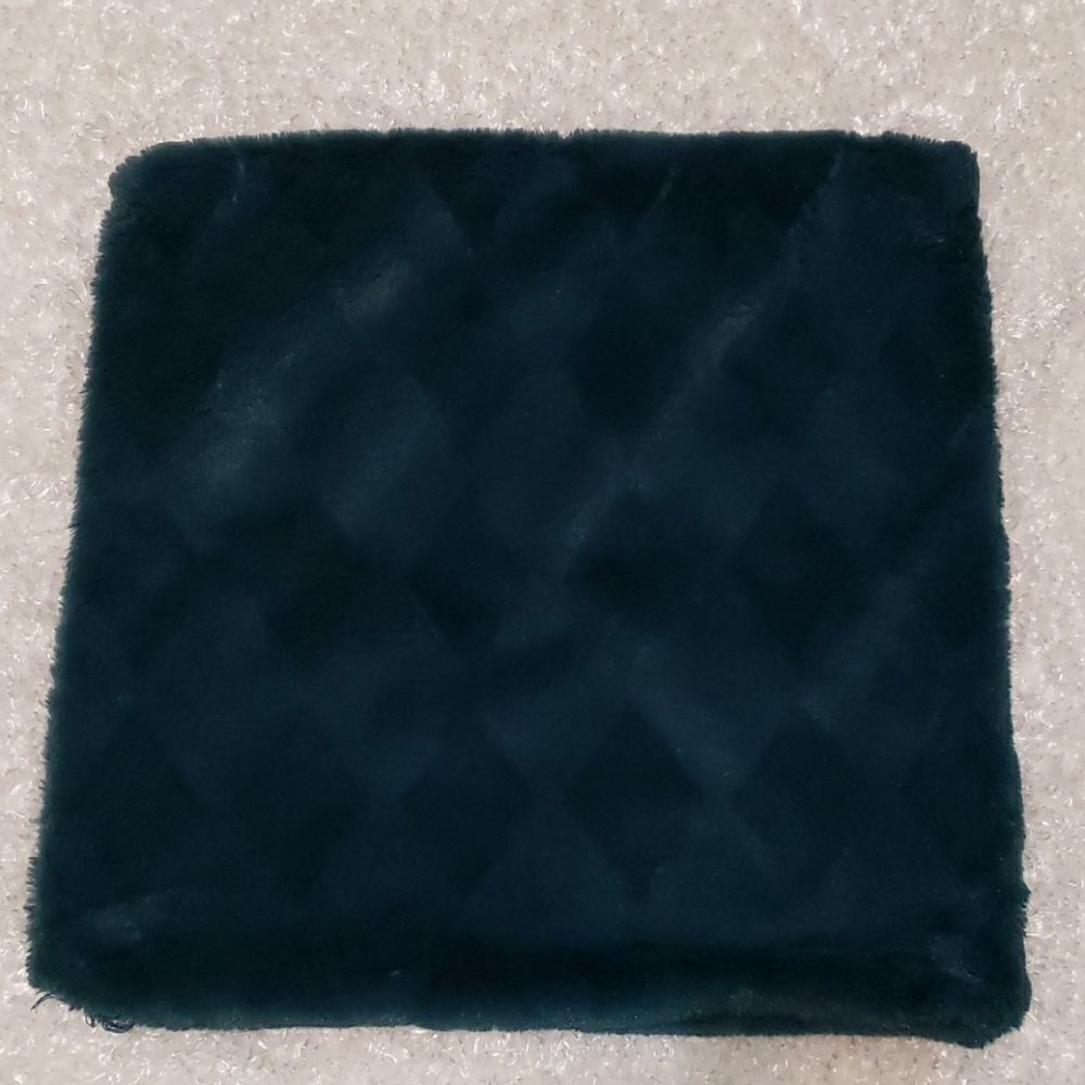 Diamond pattern throw pillow covers - Picture 4 of 5